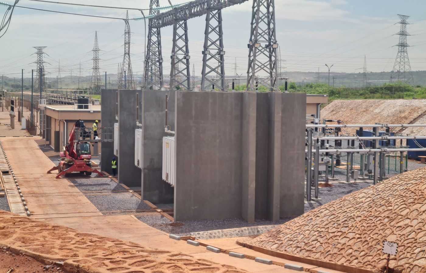 Poste Statcom : construction du bâtiment (détail)